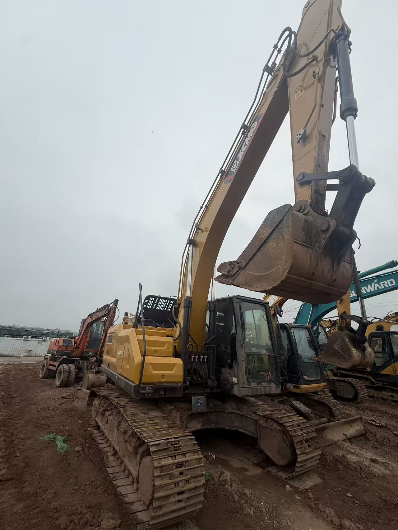 Used XCMG XE200GA Crawler Excavator &ndash; 21.2 t, 125 kW, China IV